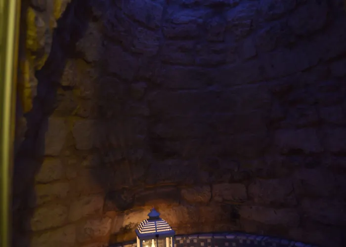 לינה וארוחת בוקר Cadelli Luxury & 4*